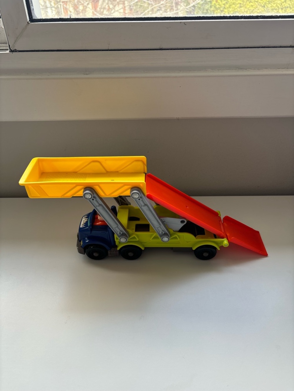 Little people wheelie truck ramp